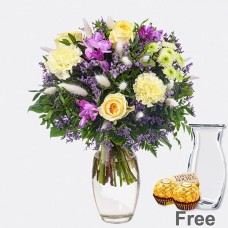 Buquê de flores Sonnenbad com vaso e 2 Ferrero Rocher e geléia de Glãœck framboesa