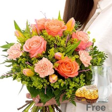 Bouquet de flores Fruhlingsherz com vaso e Ferrero Raffaello