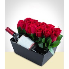 Caixa romântica de rosas e vinho