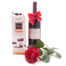 Vinho tinto e doces românticos