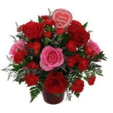 Vaso de rosas e cravos