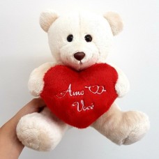 Urso de pelúcia sentado de 25 cm - em couro com coração cor de pêssego