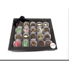 Caixa com 20 unidades de doces