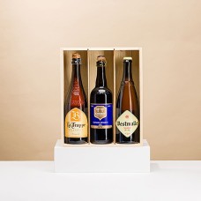 Degustação de cerveja trapista belga em caixa de madeira