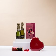 Cava espumante com corações de chocolate