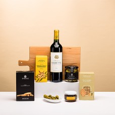 Tapas e vinho tinto francês