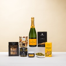 Veuve Clicquot com petiscos doces e salgados