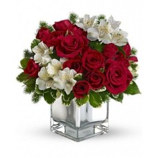 18 rosas vermelhas e alstroemérias brancas em vaso de vidro