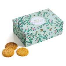 Sortimento de biscoitos amanteigados Sarthe - Caixa em um jardim