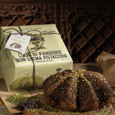 Coração de Pandoro com creme de pistache Bronte