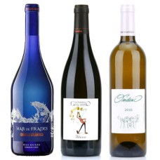 Kit de degustação com 3 vinhos brancos de diferentes variedades.