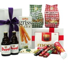 Cervejas Duvel com iguarias belgas e petiscos saborosos.