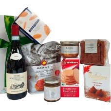 Vinho italiano com tapas, doces e salgadas, como presente.