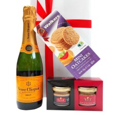 Garrafa pequena de Veuve Clicquot com Foie Gras