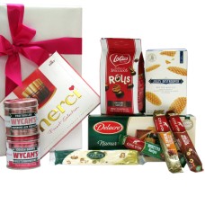 Pacote de doces "Obrigado" com biscoitos, bolas de chocolate e nougat.