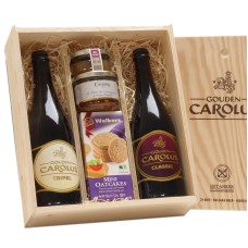 Kit com duas cervejas belgas e petiscos saborosos para presente.