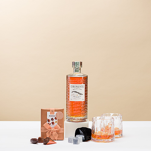 Rum Eminente com Copos e Chocolates Neuhaus